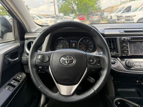 Used 2018 Toyota RAV4 XLE FWD image 9