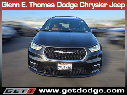 Used 2024 Chrysler Pacifica Pinnacle image 2