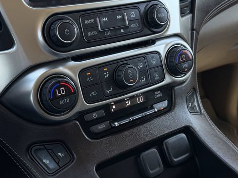 Used 2019 Chevrolet Tahoe LT w/ Luxury Package RWD image 20