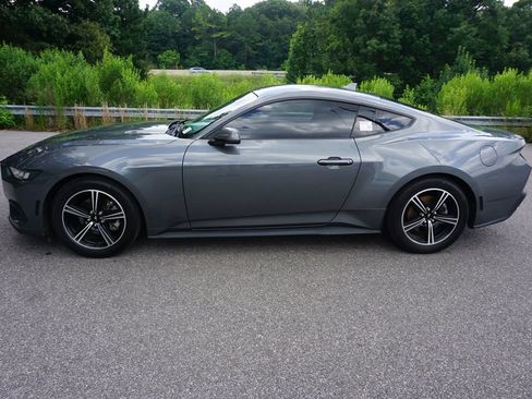Used 2025 Ford Mustang Coupe RWD image 16