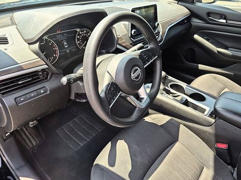 Used 2024 Nissan Altima 2.5 SV FWD image 16
