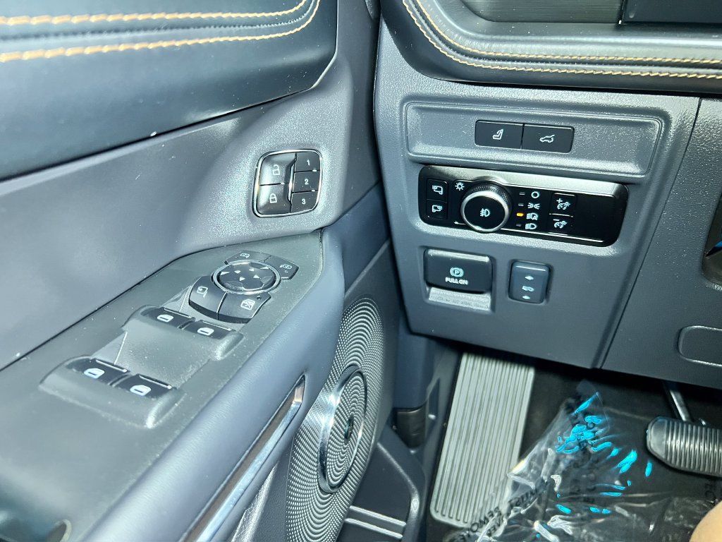 Used 2024 Ford Expedition Max Platinum AWD/4WD image 27