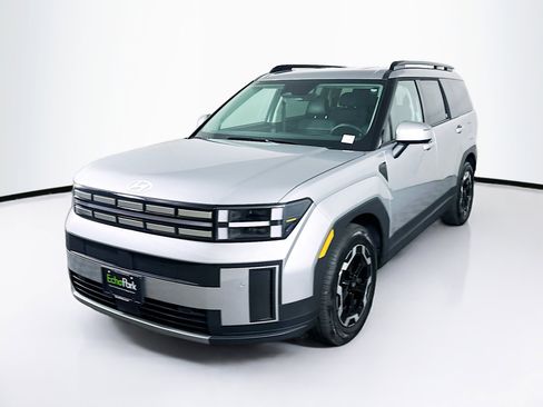 Used 2025 Hyundai Santa Fe SEL image 3