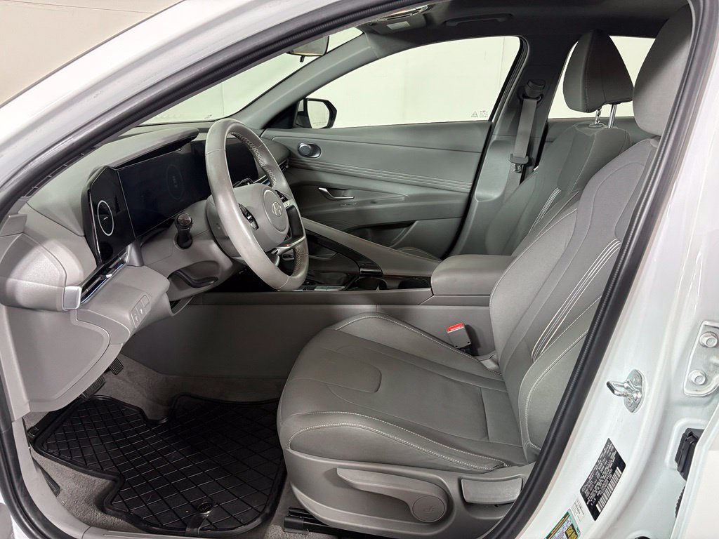 Used 2024 Hyundai Elantra SEL w/ Convenience Package FWD image 16