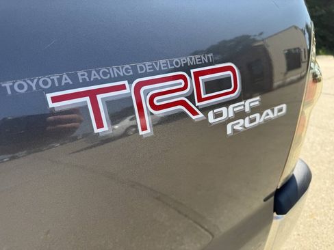 Used 2011 Toyota Tacoma 4x4 Access Cab V6 w/ TRD Off-Road Pkg image 5