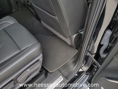 Used 2025 GMC Yukon Denali AWD/4WD image 19