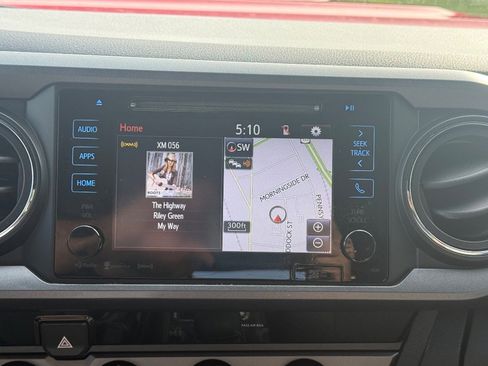 Used 2018 Toyota Tacoma TRD Sport AWD/4WD image 16