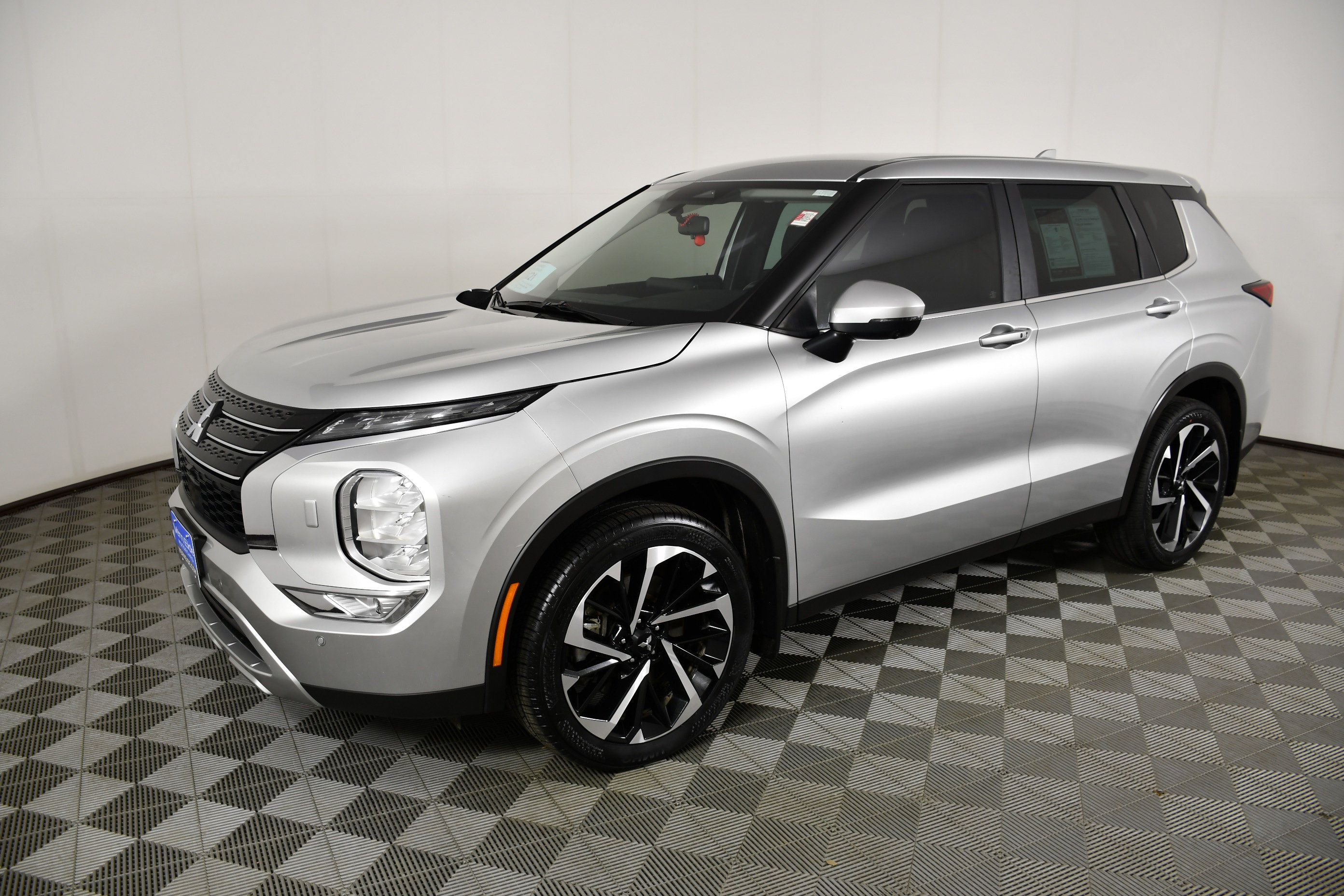 Used 2023 Mitsubishi Outlander SE AWD/4WD image 10