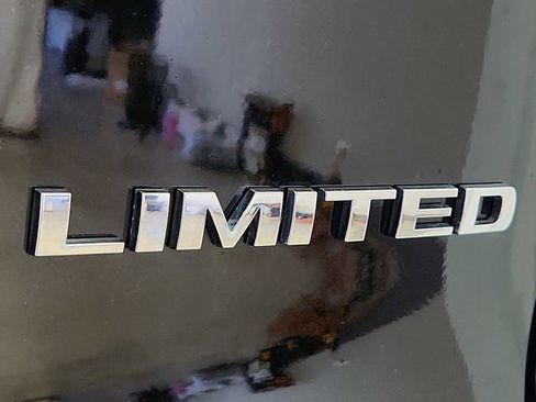 Used 2019 Jeep Cherokee Limited AWD/4WD image 35