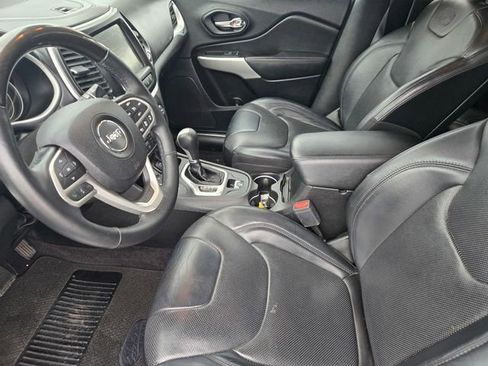 Used 2017 Jeep Cherokee Overland w/ Technology Group image 18