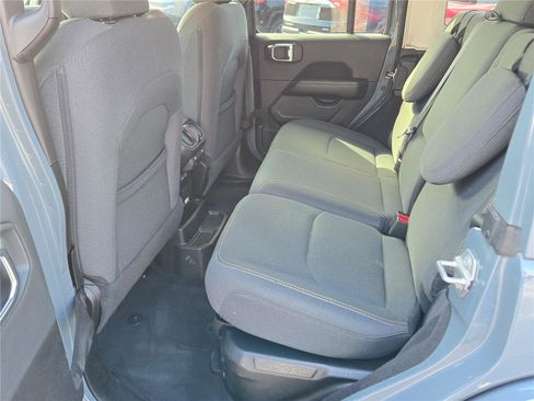 Used 2025 Jeep Wrangler Sahara image 14