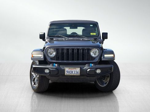 Used 2024 Jeep Wrangler Unlimited AWD/4WD image 2