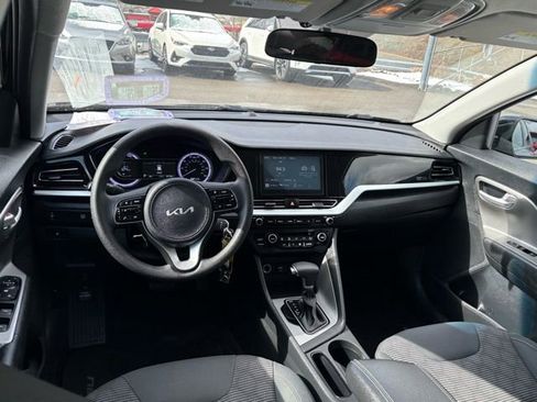 Used 2022 Kia Niro LX image 10