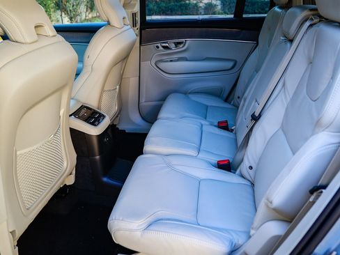 New 2026 Volvo XC90 T8 Ultra w/ Protection Package Premier AWD/4WD image 18