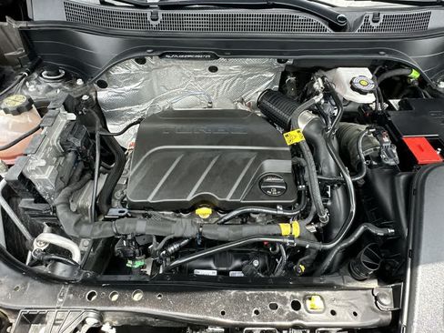 Used 2024 Chevrolet Trax RS FWD image 19