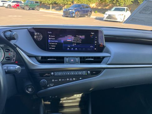 Used 2019 Lexus ES 350 image 12
