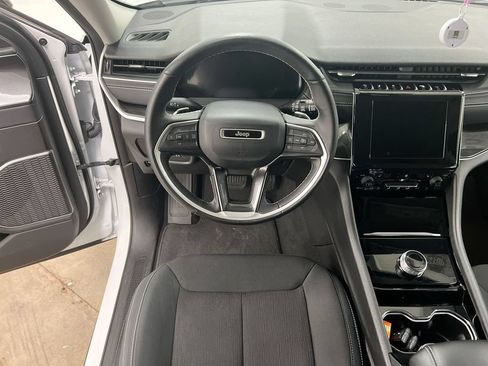 Used 2022 Jeep Grand Cherokee L Laredo w/ Luxury Tech Group I AWD/4WD image 19