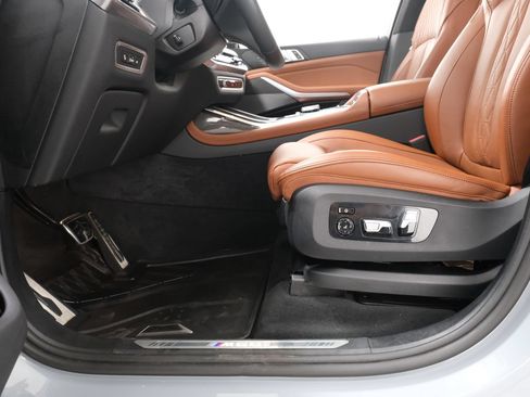 Used 2024 BMW X7 M60i AWD/4WD image 31