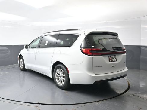 Used 2022 Chrysler Pacifica Touring-L FWD image 9