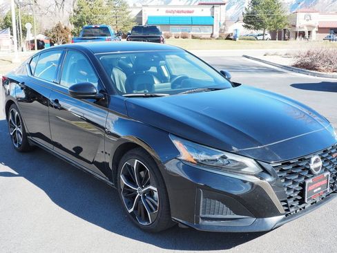 Used 2024 Nissan Altima 2.5 SR image 3