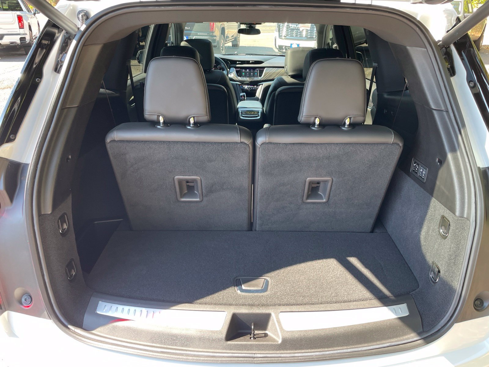 Used 2024 Cadillac XT6 Premium Luxury FWD image 39