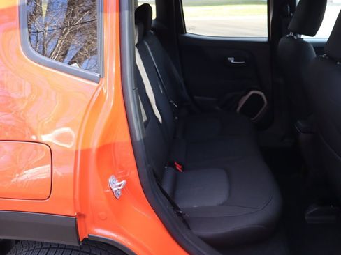 Used 2016 Jeep Renegade Latitude w/ Cold Weather Group image 21