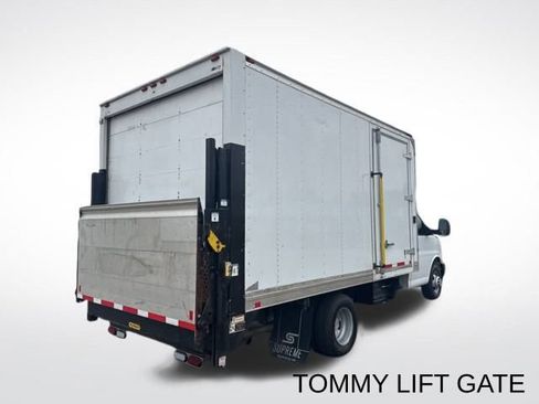 Used 2018 Chevrolet Express 3500 Work Van w/ Driver Convenience Package image 5