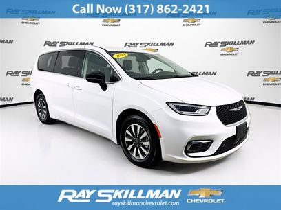 Used 2024 Chrysler Pacifica Select