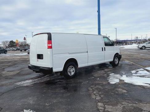 Used 2017 Chevrolet Express 3500 Extended image 9