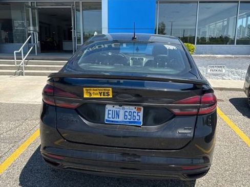 Used 2017 Ford Fusion SE w/ Fusion SE Technology Package AWD/4WD image 6