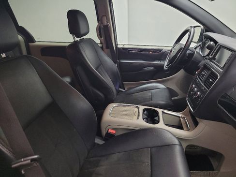 Used 2019 Dodge Grand Caravan SXT FWD image 21