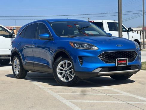 Used 2020 Ford Escape SE image 3