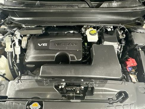 Used 2018 Nissan Pathfinder Platinum FWD image 32