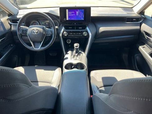 Used 2024 Toyota Venza LE AWD/4WD image 12
