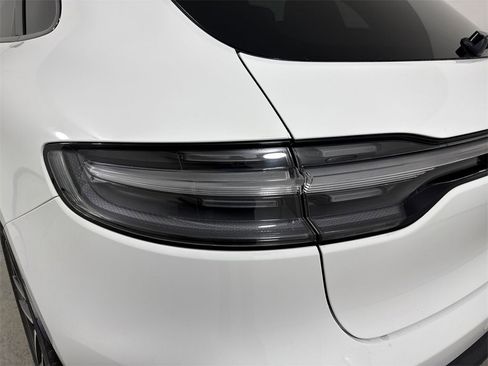 Certified 2025 Porsche Macan image 18