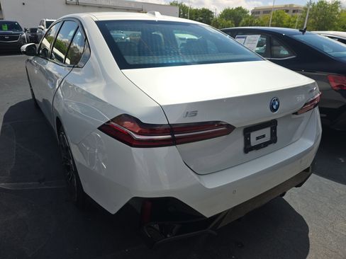 Used 2024 BMW i5 eDrive40i w/ M Sport Package image 4