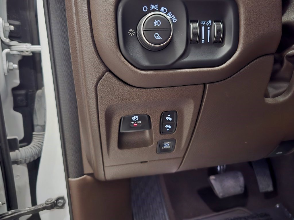 Used 2025 RAM 1500 Limited w/ Trailer Tow Group AWD/4WD image 36