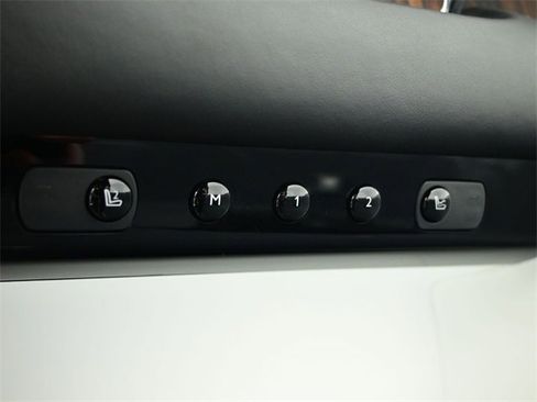 Used 2016 Rolls-Royce Dawn image 23