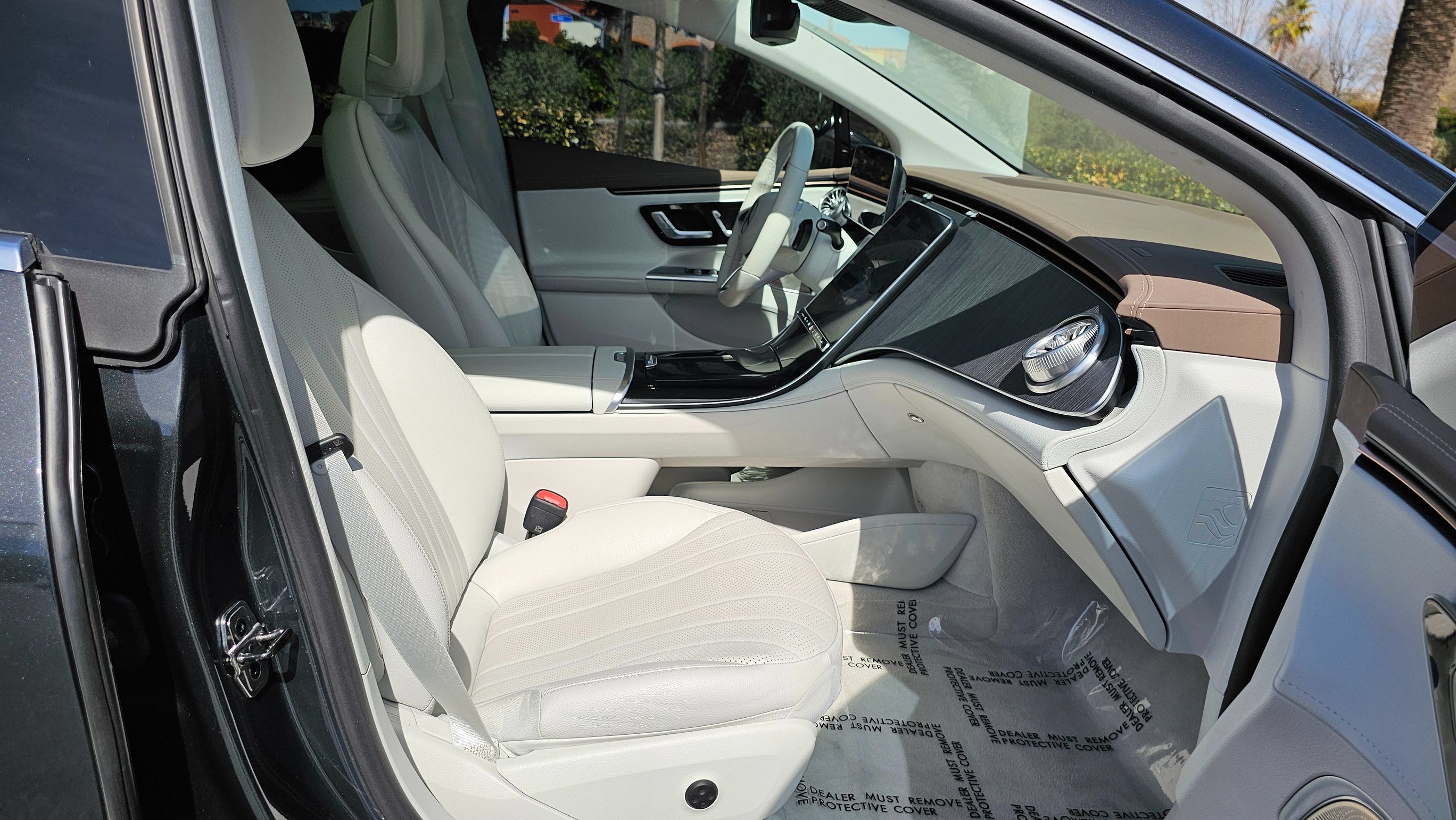 Used 2023 Mercedes-Benz EQE 500 4MATIC Sedan w/ Exclusive Trim Package image 35