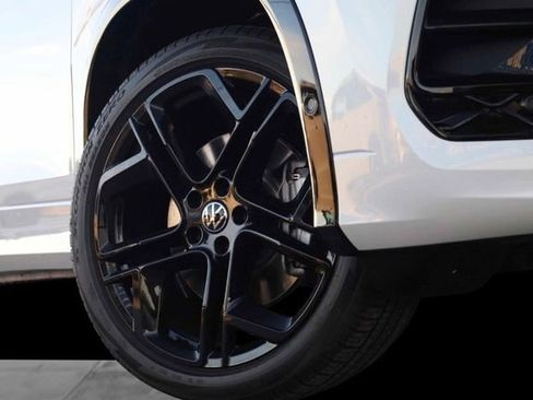 New 2026 Volkswagen Tiguan SE R-Line image 3