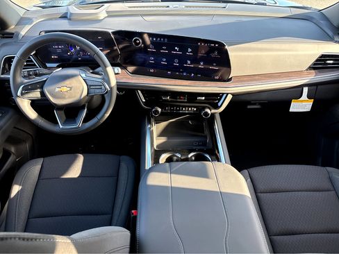 New 2026 Chevrolet Suburban LS image 4