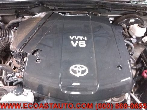 Used 2013 Toyota Tacoma 4x4 Access Cab V6 w/ TRD Sport Pkg image 9