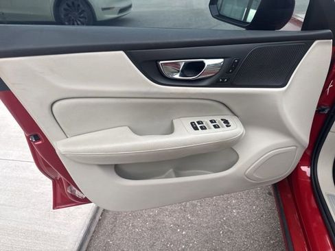 Used 2021 Volvo S60 T5 Momentum image 7