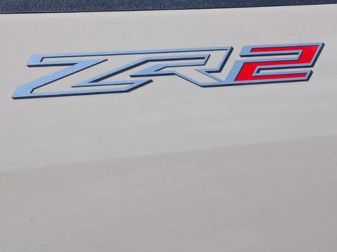 Used 2022 Chevrolet Colorado ZR2 AWD/4WD image 12