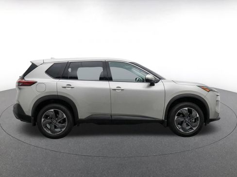 Used 2025 Nissan Rogue SV FWD image 8
