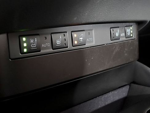 Used 2025 Lexus ES 300h w/ Premium Package image 29