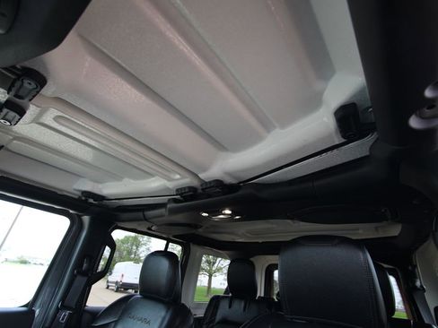 Used 2023 Jeep Wrangler Unlimited Sahara image 12