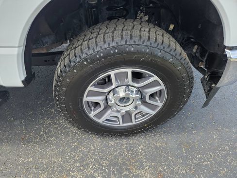 Used 2025 Ford F250 XLT w/ FX4 Off-Road Package AWD/4WD image 12