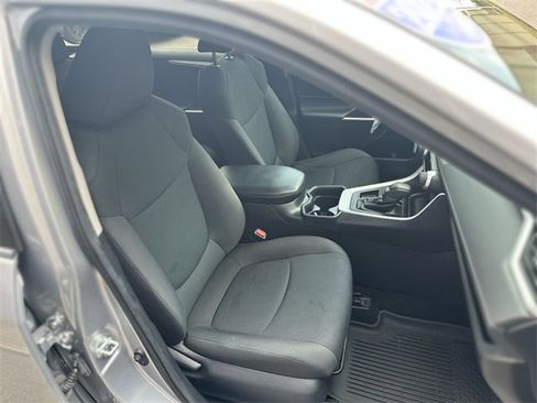 Used 2021 Toyota RAV4 LE image 27