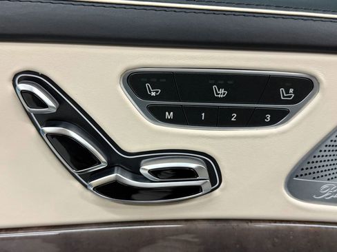 Used 2019 Mercedes-Benz S 560 Sedan image 25